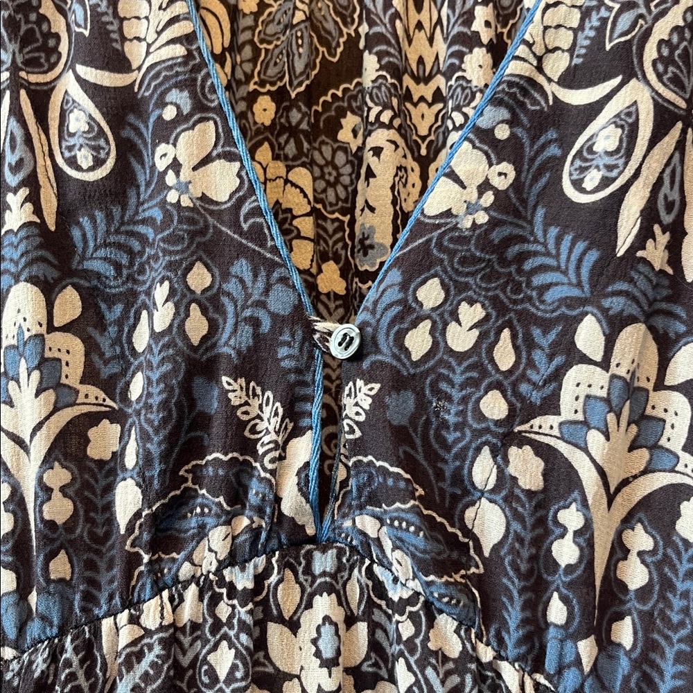 XiRENA Blue and White Patterned Midi Dress - Picture 3 of 6